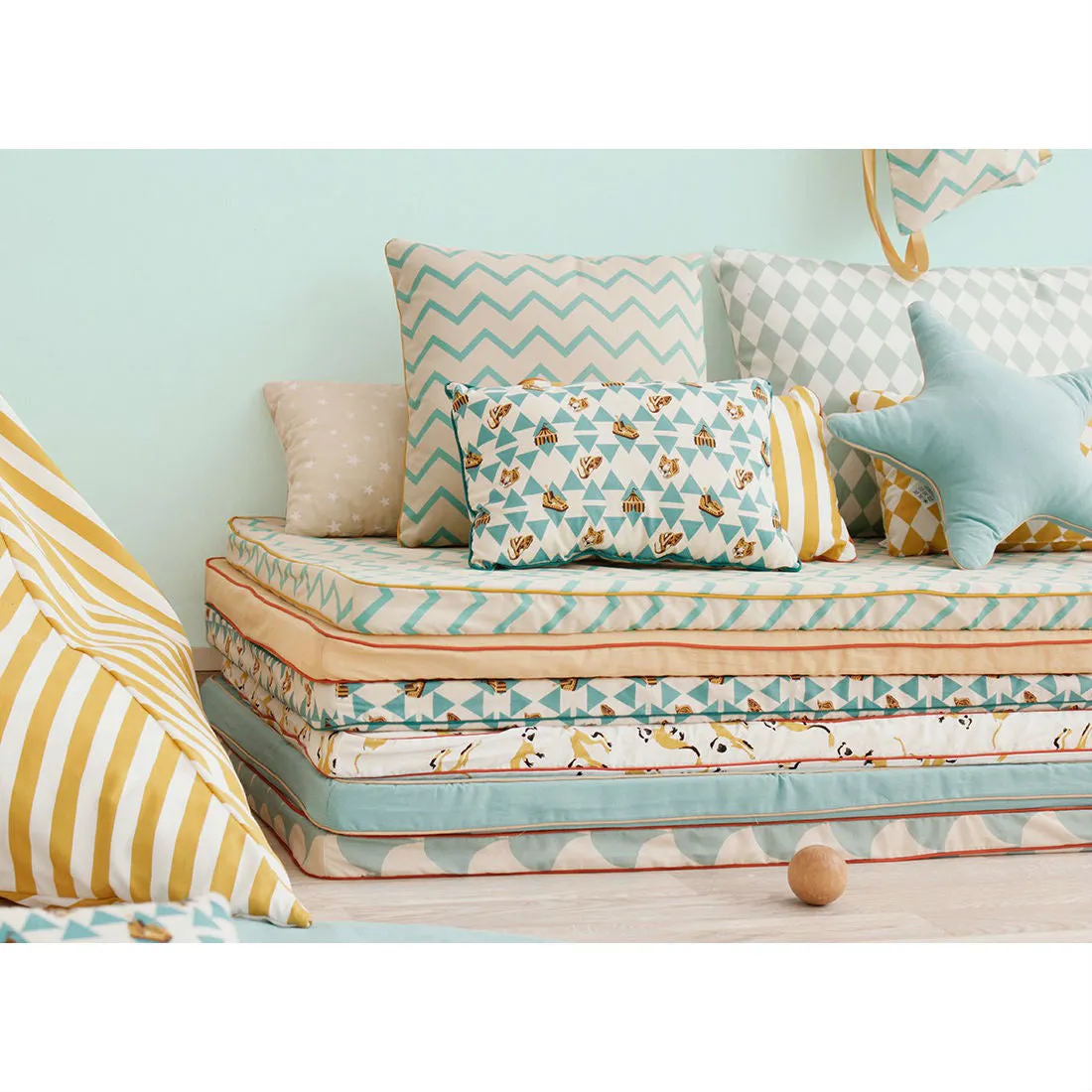 Nobodinoz Cushion Averell Circus